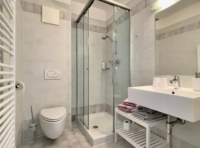 Sunshine @ Rosie Design Apartment *