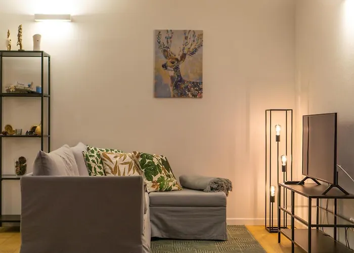 Sunshine @ Rosie Design Apartment