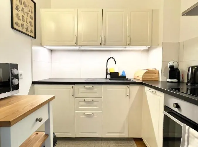 Apartment Sunshine @ Rosie Design *